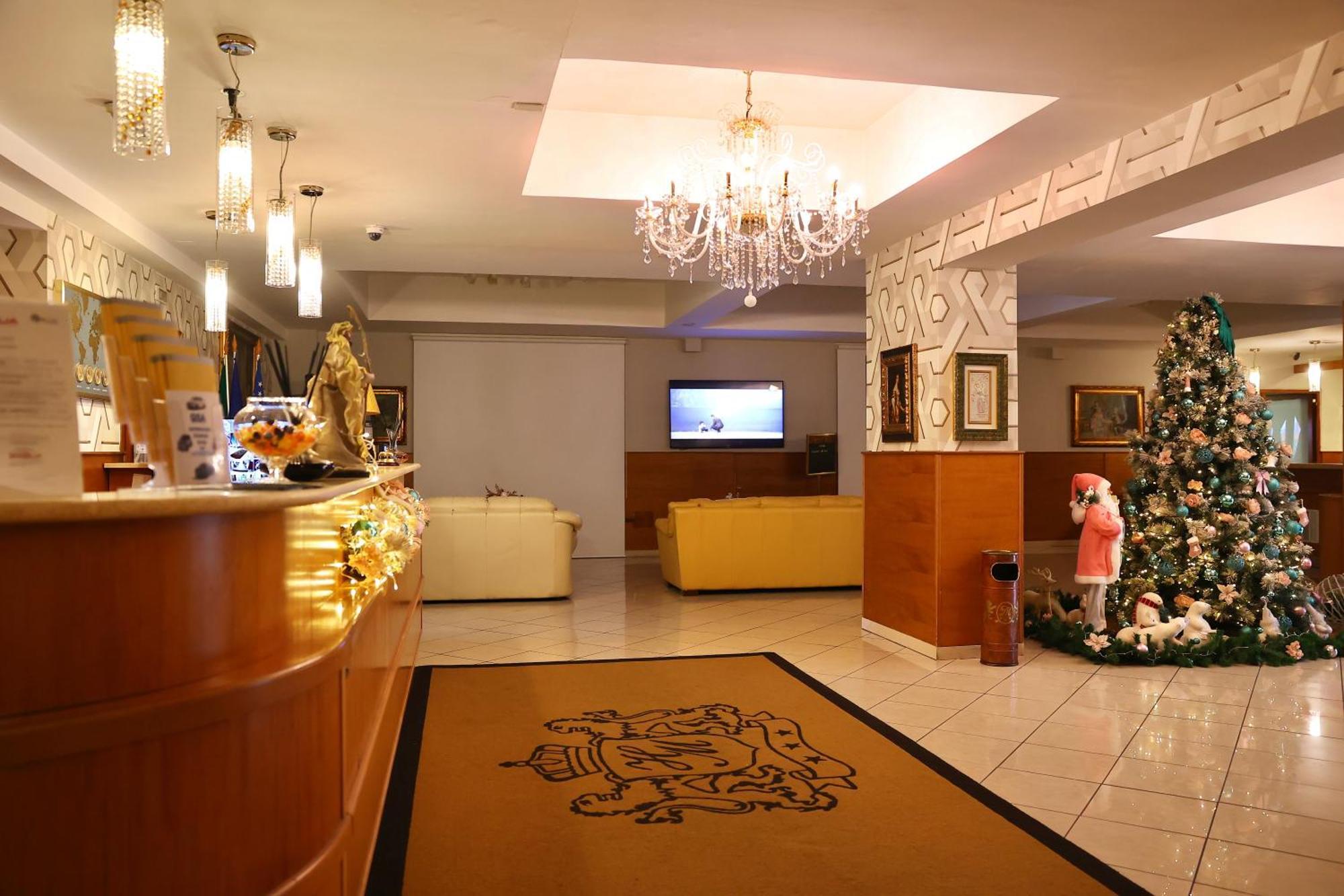 马克斯酒店 阿韦尔萨 外观 照片