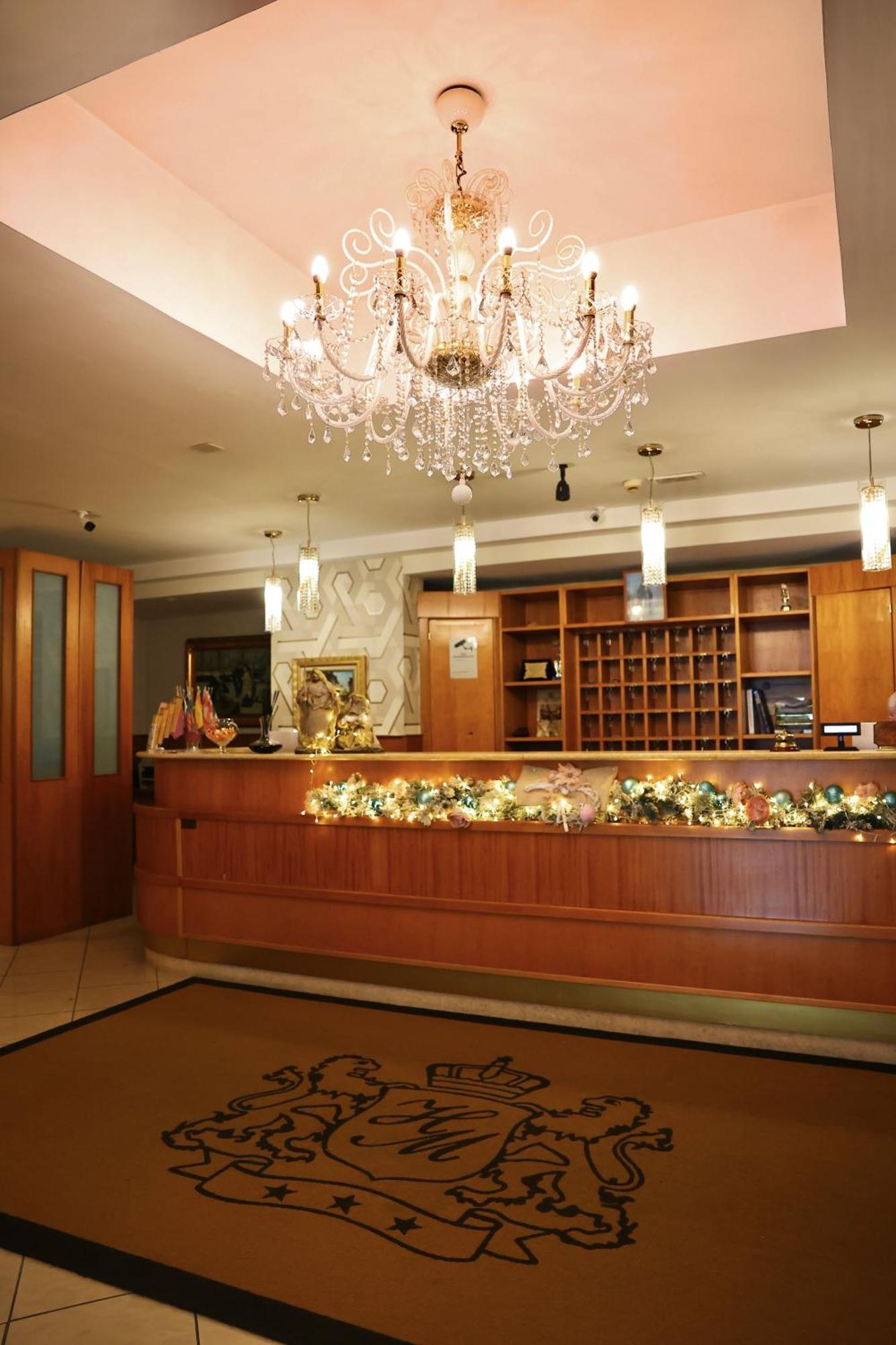 马克斯酒店 阿韦尔萨 外观 照片