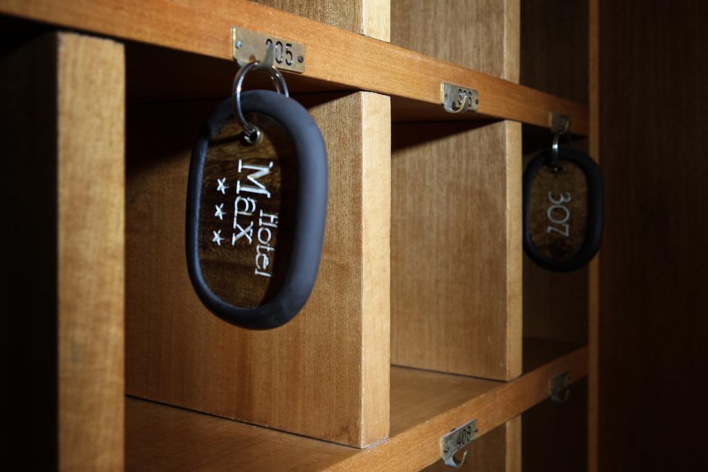 马克斯酒店 阿韦尔萨 外观 照片